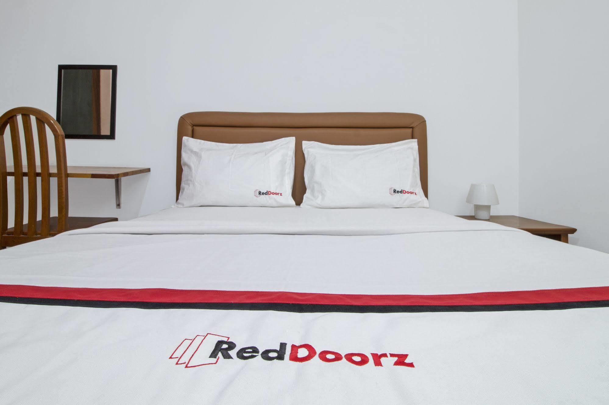 Reddoorz @ Petojo Hotel Jakarta Bagian luar foto